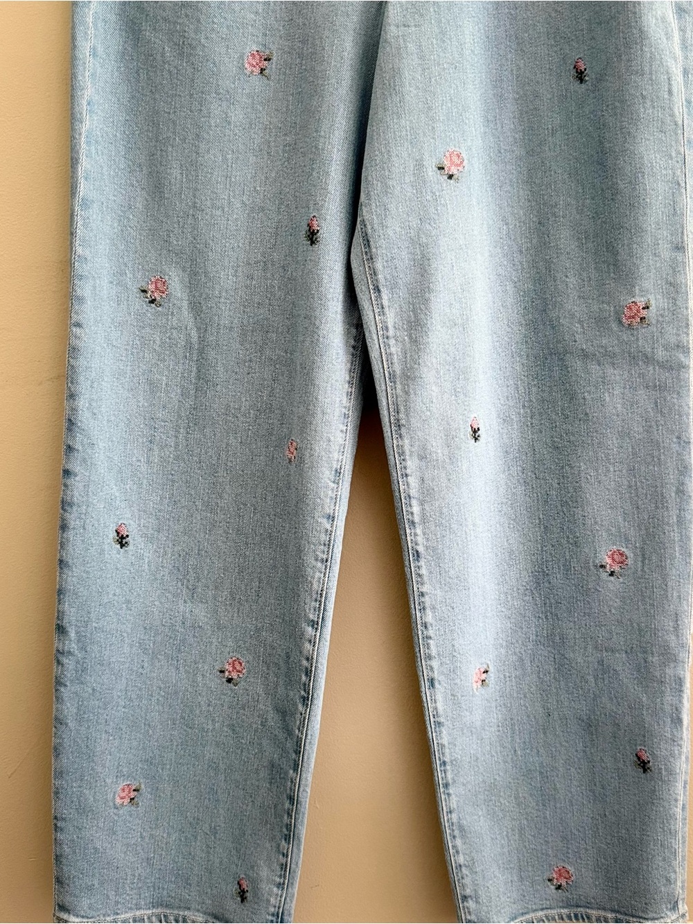 Old Navy Embroidered High Rise OG Loose Fit Jeans size 12 women’s - Picture 3 of 6